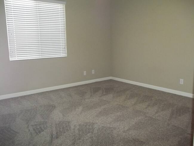 Building Photo - Beautiful Home in Gated Community