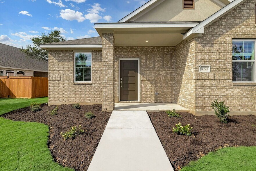 Building Photo - 2725 Stone Branch Dr