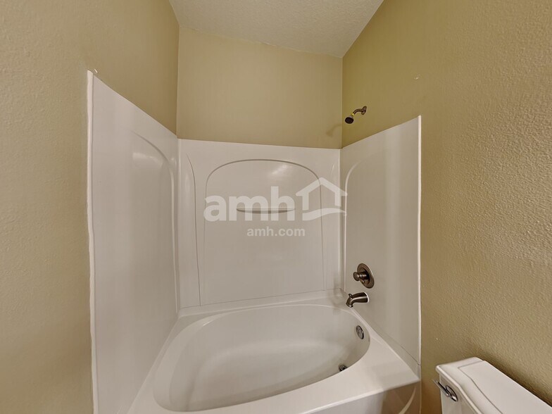 Building Photo - 1900 Strathmore Cir