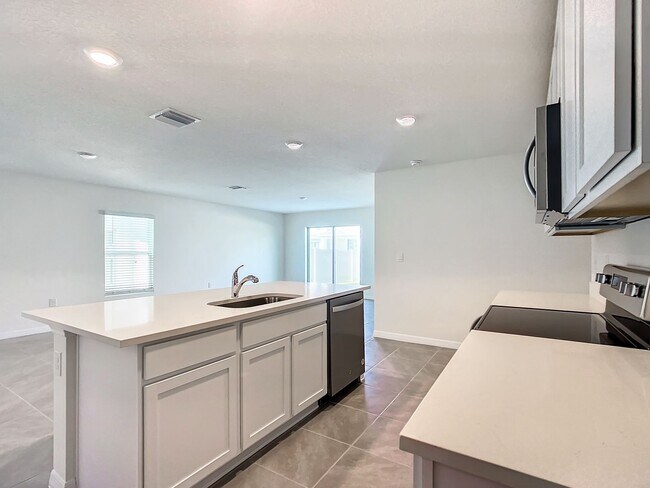 Building Photo - Pet-Friendly 5BR Home in Ocala | Spacious Living in Ocala Crossings South