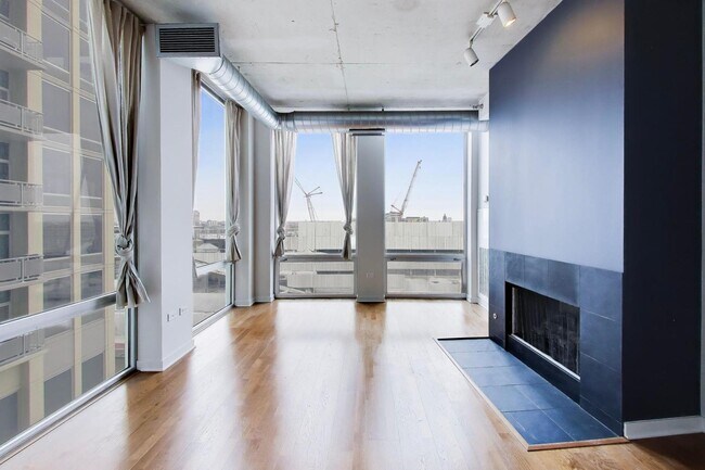 Building Photo - 720 N Larrabee St