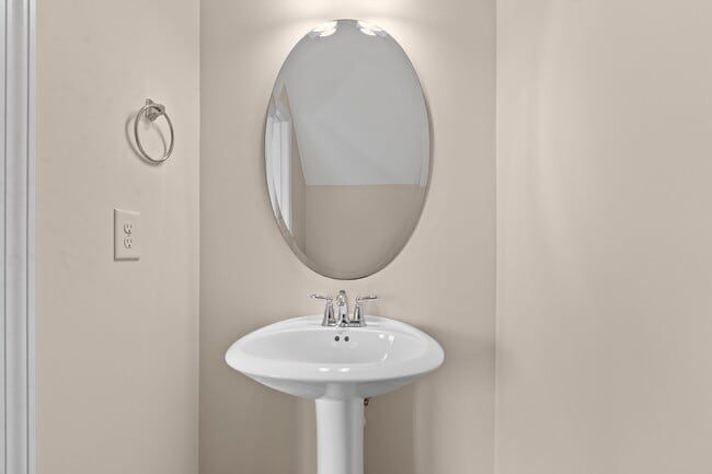 Building Photo - 3 Bedroom - Cary Townhome in Central Location!!! Close to 540 and Research Triangle Park!