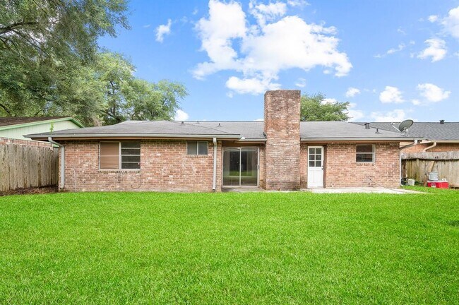 Building Photo - 13910 New Village Ln