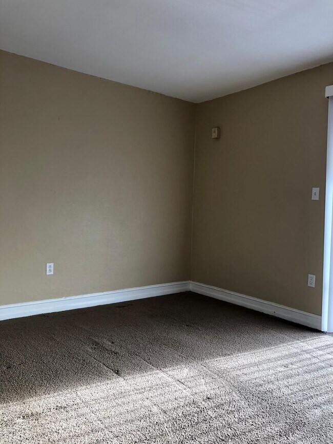 Building Photo - Green Tee - # 317