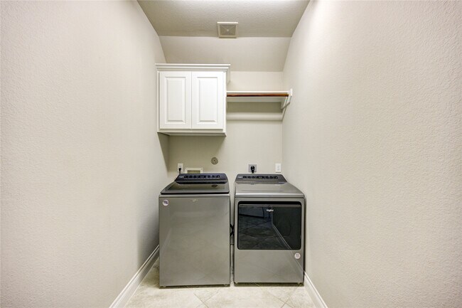 Building Photo - 4207 Abigail Wy