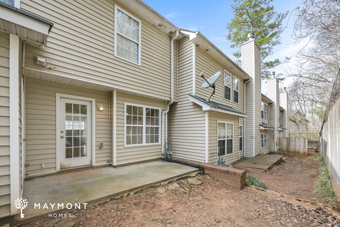 Building Photo - 2040 Manhattan Pkwy