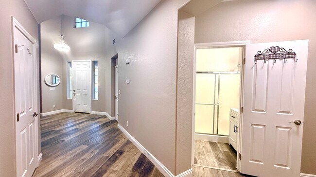 Building Photo - Five bedroom home in Henderson with downstairs bedroom and pool And Spa