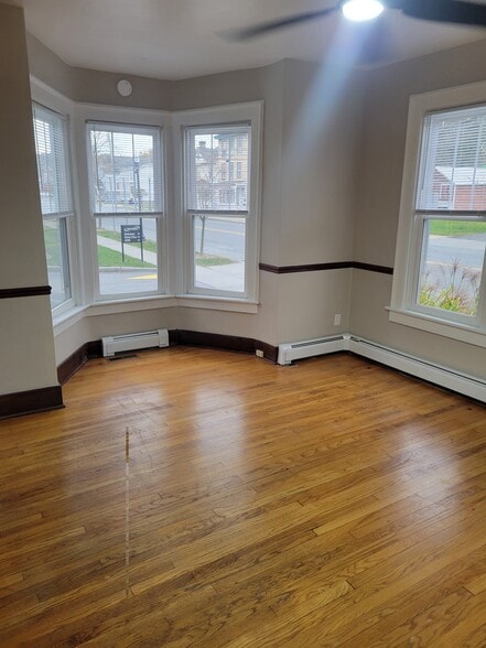 Building Photo - 282 Genesee St