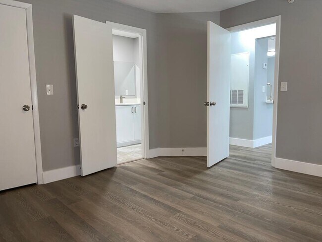 Building Photo - 623 Dory Ln