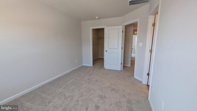 Building Photo - 413 SILVER BIRCH Dr