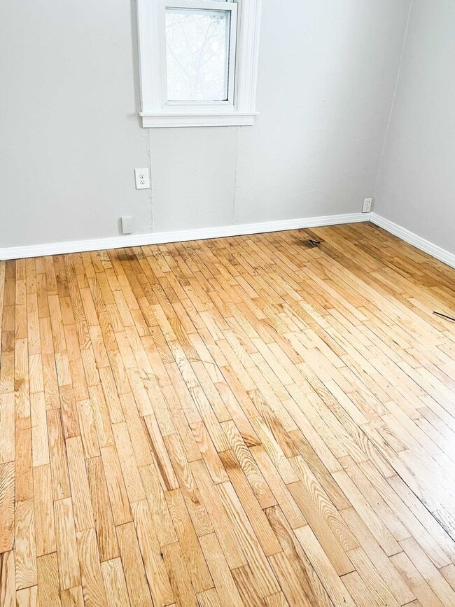 Building Photo - 2 bed 1 bath home