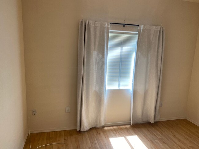 Building Photo - SE!!! Gated!! 2 Bedroom 1st Floor with Bal...
