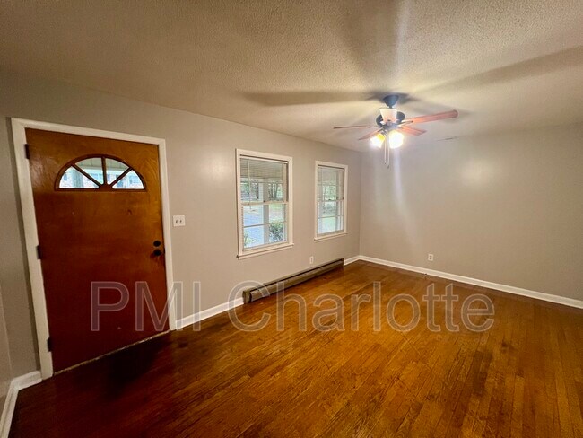 Building Photo - 3017 Arnold Dr