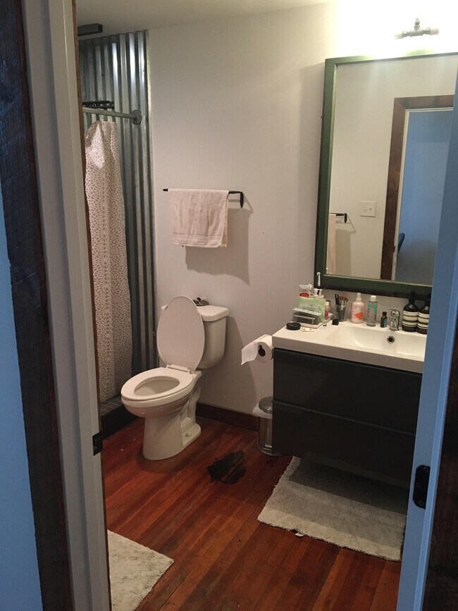 Building Photo - 110 W Market St