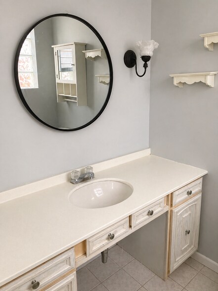 Building Photo - 801 S La Grange Rd