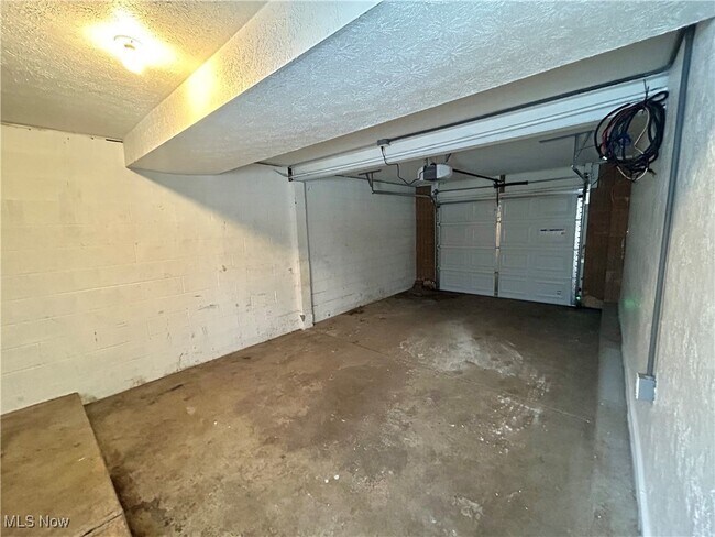 Building Photo - 4169 Vira Rd