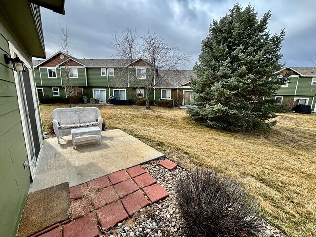 Building Photo - Spacious 2 Bed 2.5 Bath Townhouse in Northeast Fort Collins
