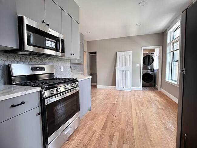 Building Photo - 5-bed 2-bath New Remodel in Cleveland Circle