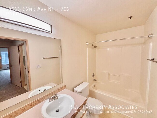 Building Photo - 14023 32nd Ave NE