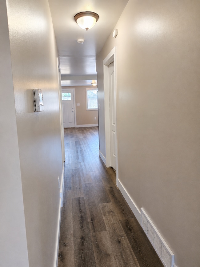 Building Photo - Spacious 4-Bedroom, 2-Bath Home with Updated Interior