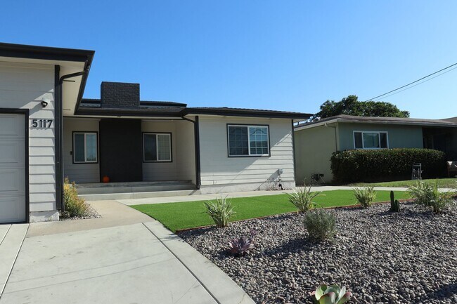 Primary Photo - Newly Renovated (2022)! Amazing Location! ...