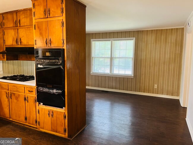 Building Photo - 5885 Feldwood Rd