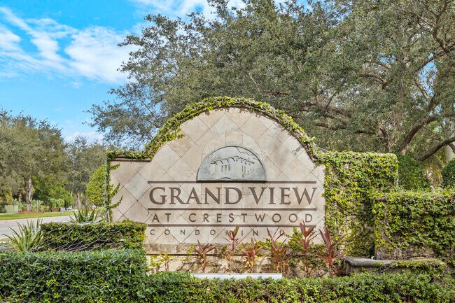 Building Photo - 300 Crestwood Ct N