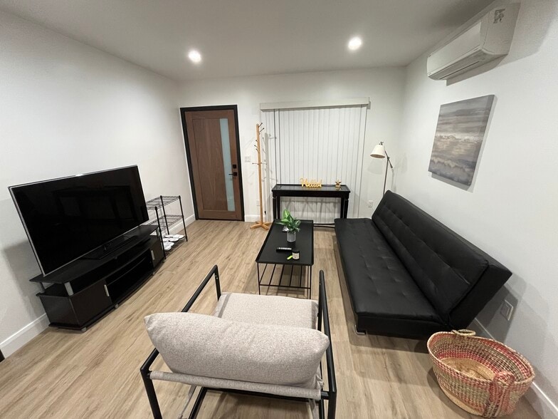 Building Photo - 2625 Chariton St