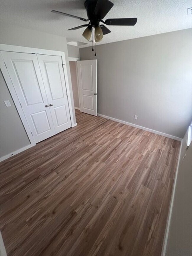 Building Photo - One Bedroom at Limestone Estates