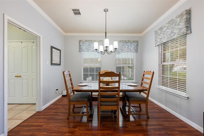Building Photo - 309 N Carriage Hills Dr