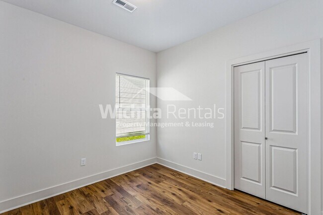 Building Photo - 12874-12874 W Wheatland Ct