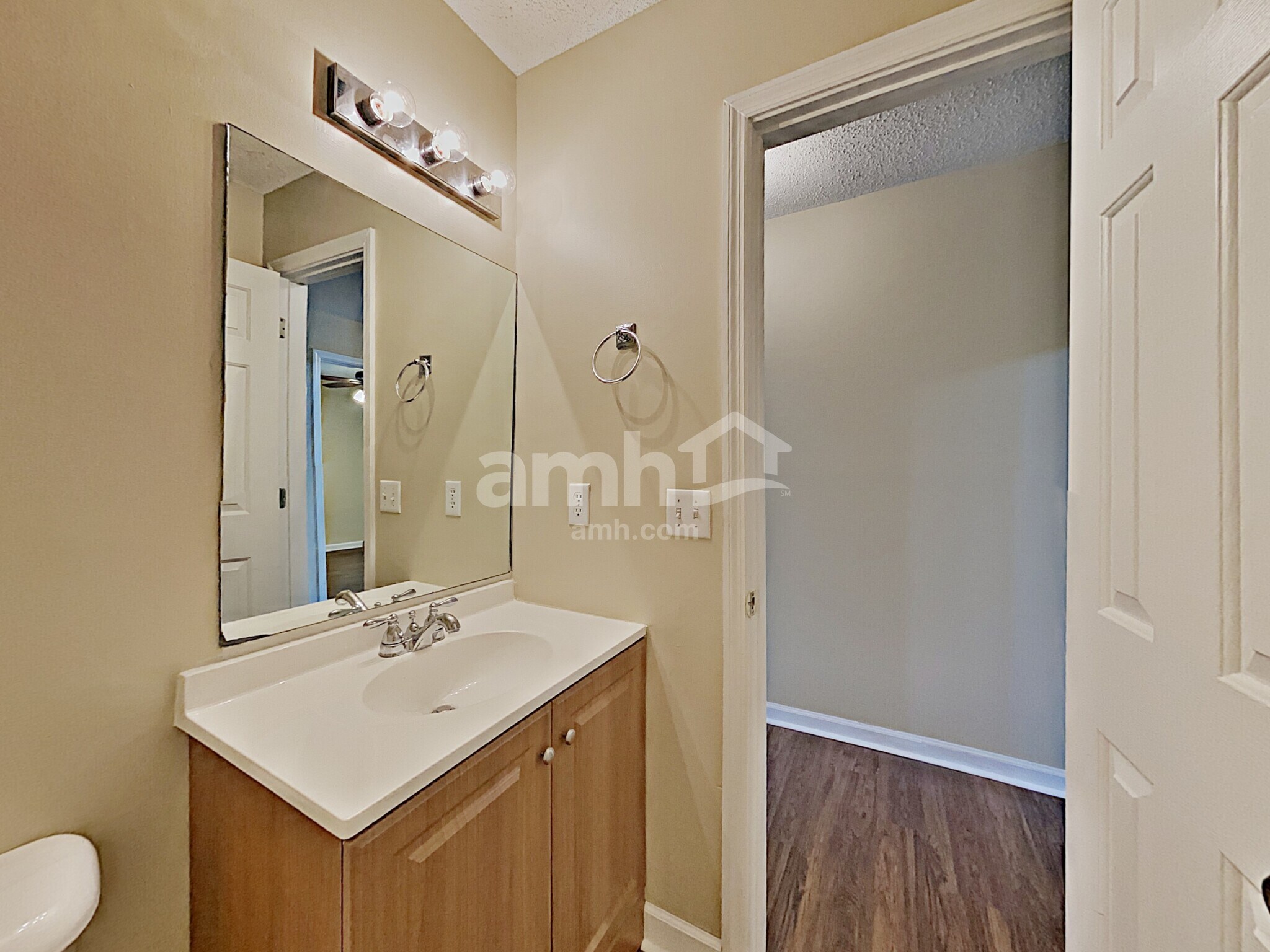 Building Photo - 2227 Joann Dr