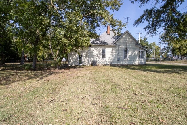Building Photo - 4bd/1ba
