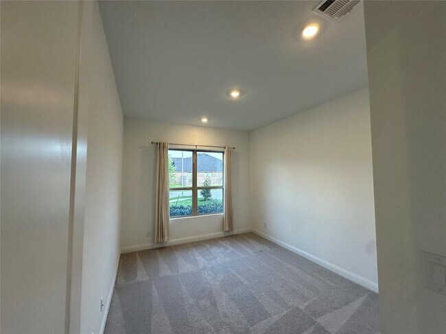 Building Photo - 4802 Avon Ridge Way