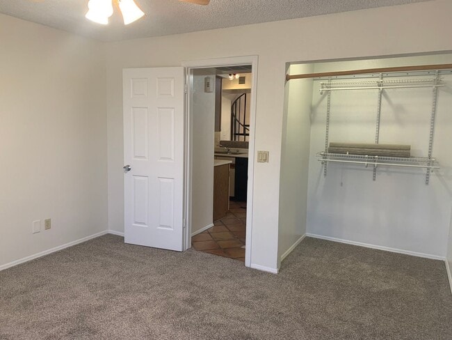 Building Photo - Excellent 1 bedroom w/ loft