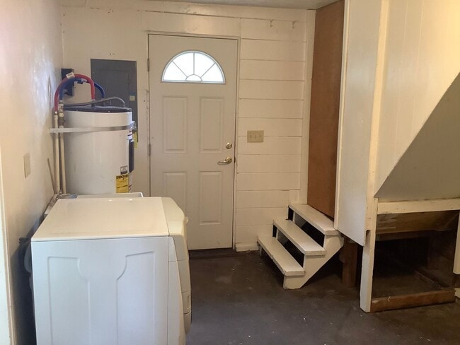 Building Photo - 2049