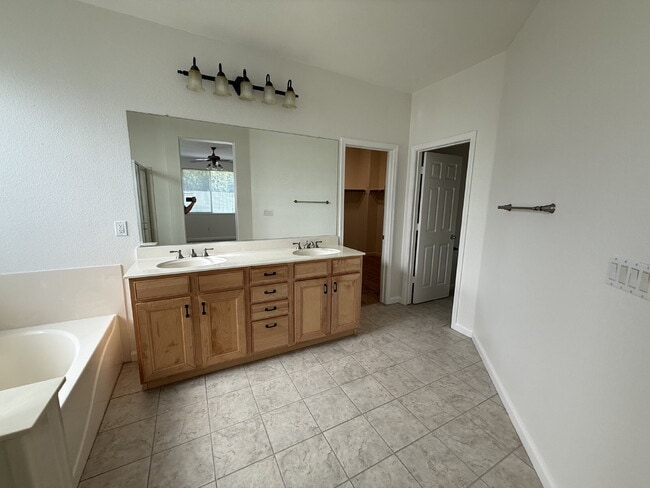 Building Photo - Stunning Spacious Single Story Home You Should Want to Call Home!
