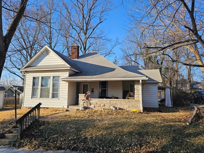 Building Photo - 813 E University St