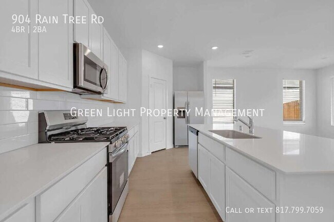 Building Photo - 904 Raintree Rd