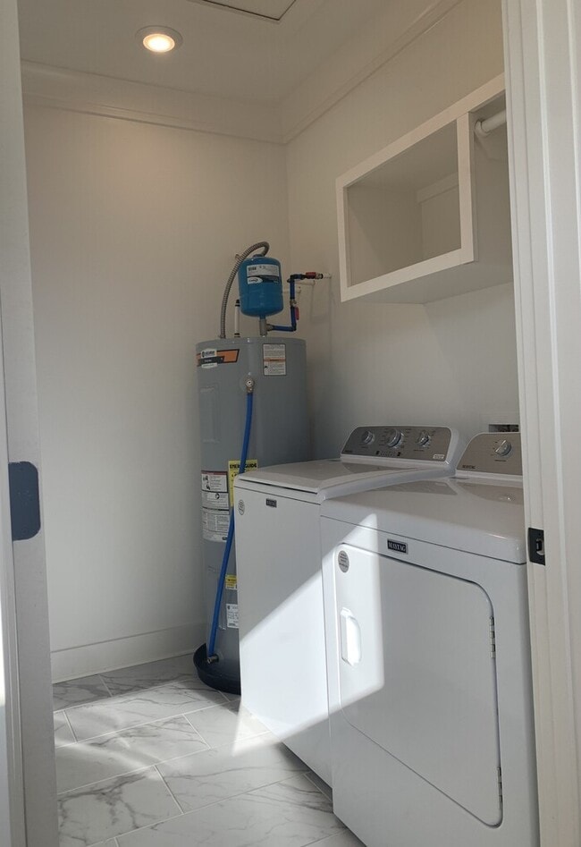 Building Photo - 1408 Lischey Ave