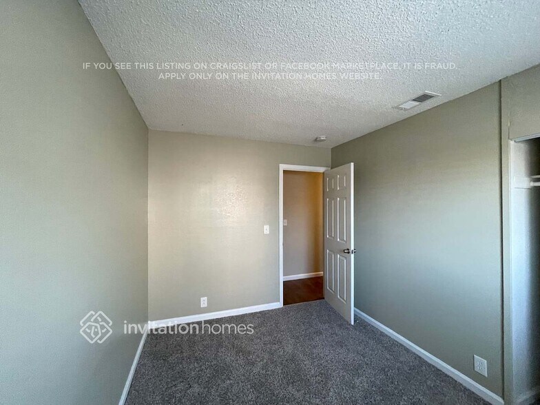 Building Photo - 300 Radcliffe Dr