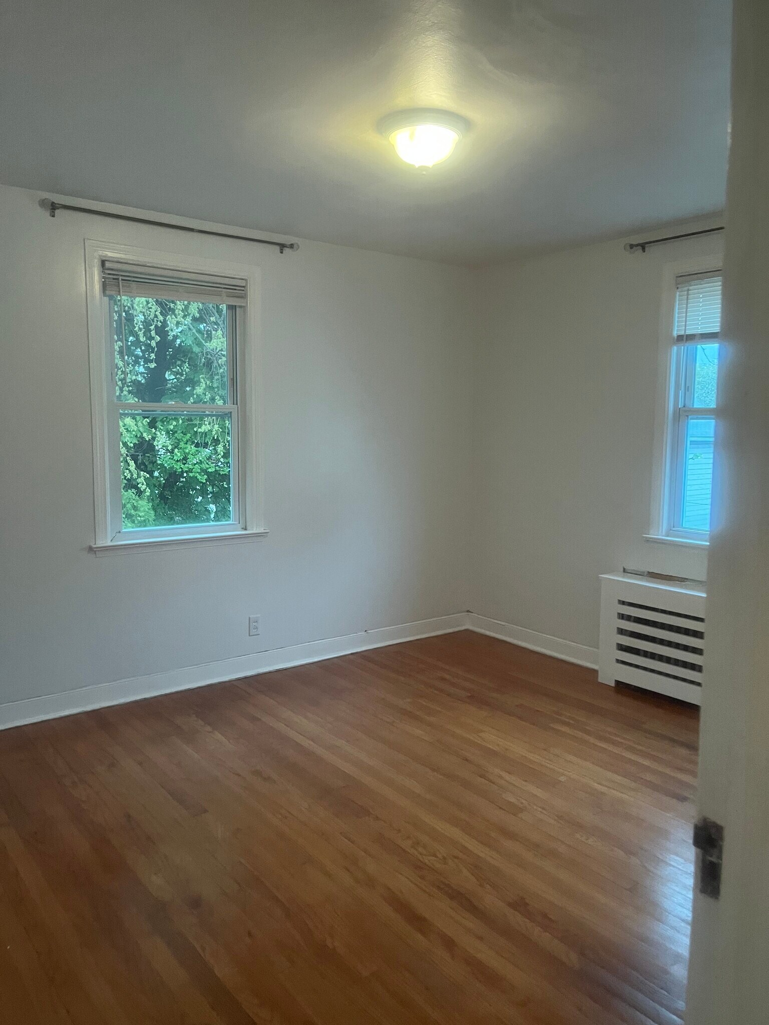 Building Photo - 136 King St