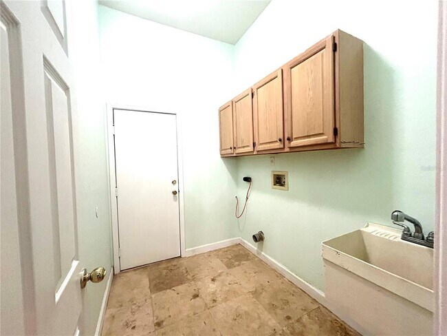 Building Photo - 10662 Crystal Springs Ct