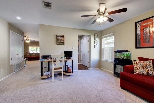 Building Photo - 450 Carriage Way
