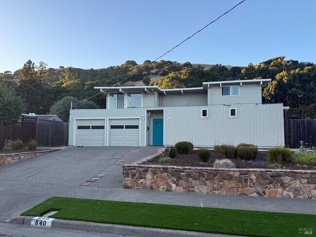 Building Photo - 840 Idylberry Rd