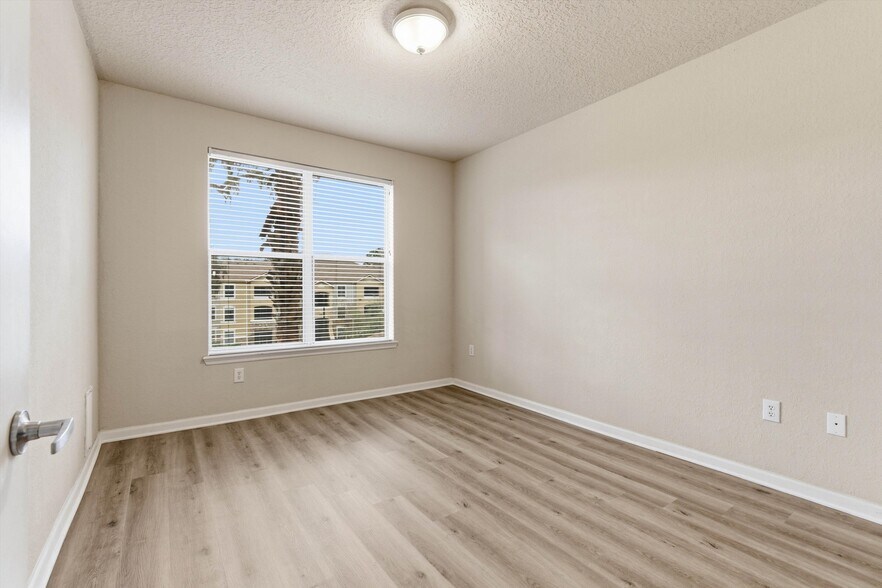 Building Photo - 8539 Gate Pky W