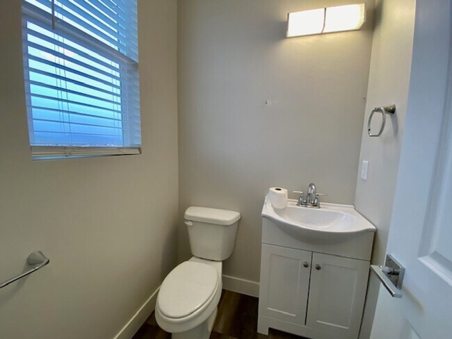 Building Photo - 438 N Stone Mountain Dr