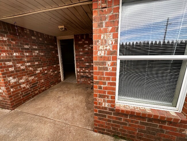 Building Photo - 533 N Clinton Ave