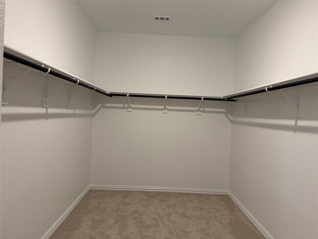 Building Photo - 716 Edgehurst Dr