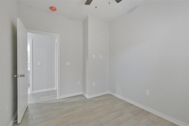 Building Photo - 352 Westchase St